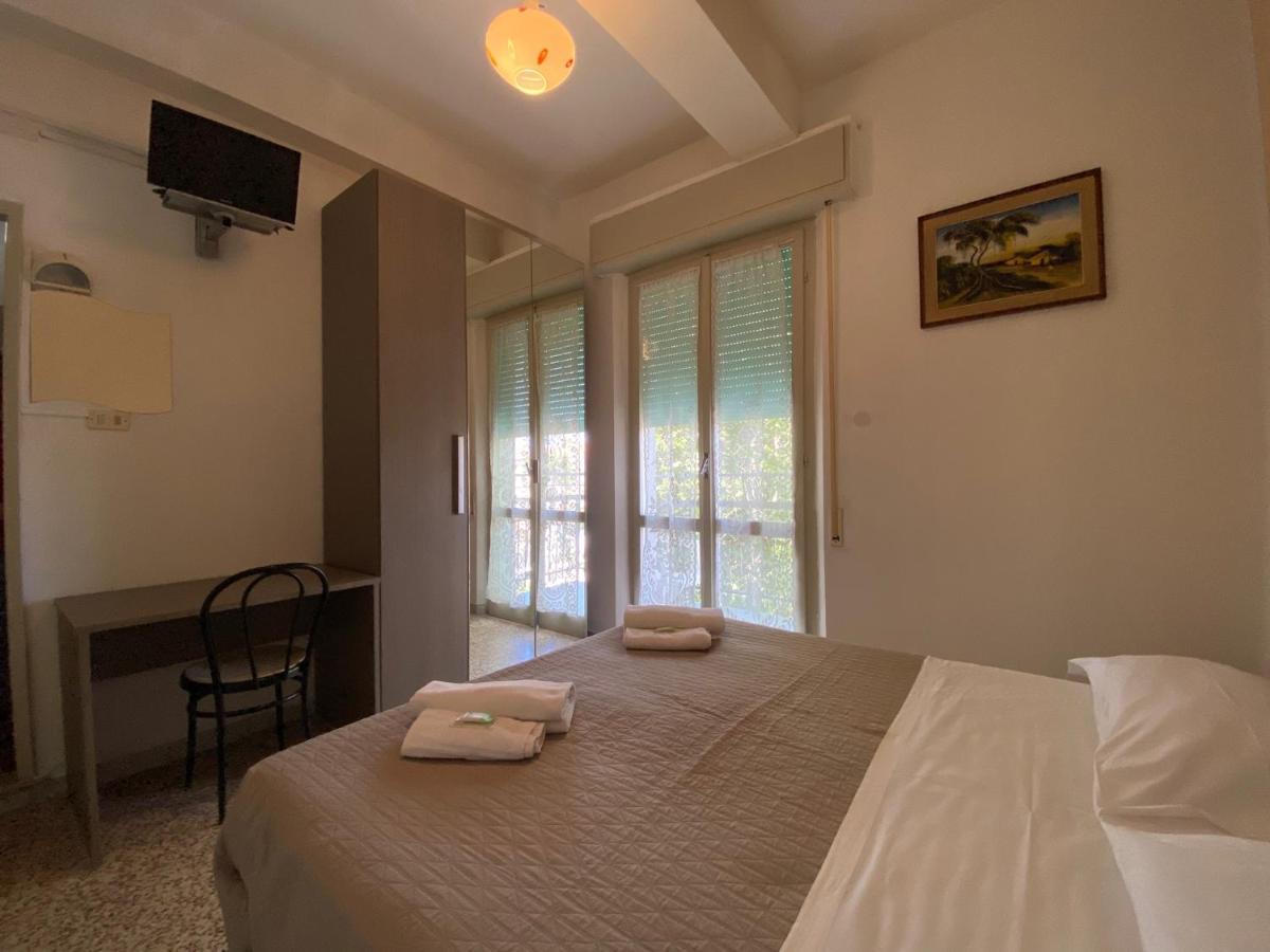 Hotel Britta Rimini Buitenkant foto
