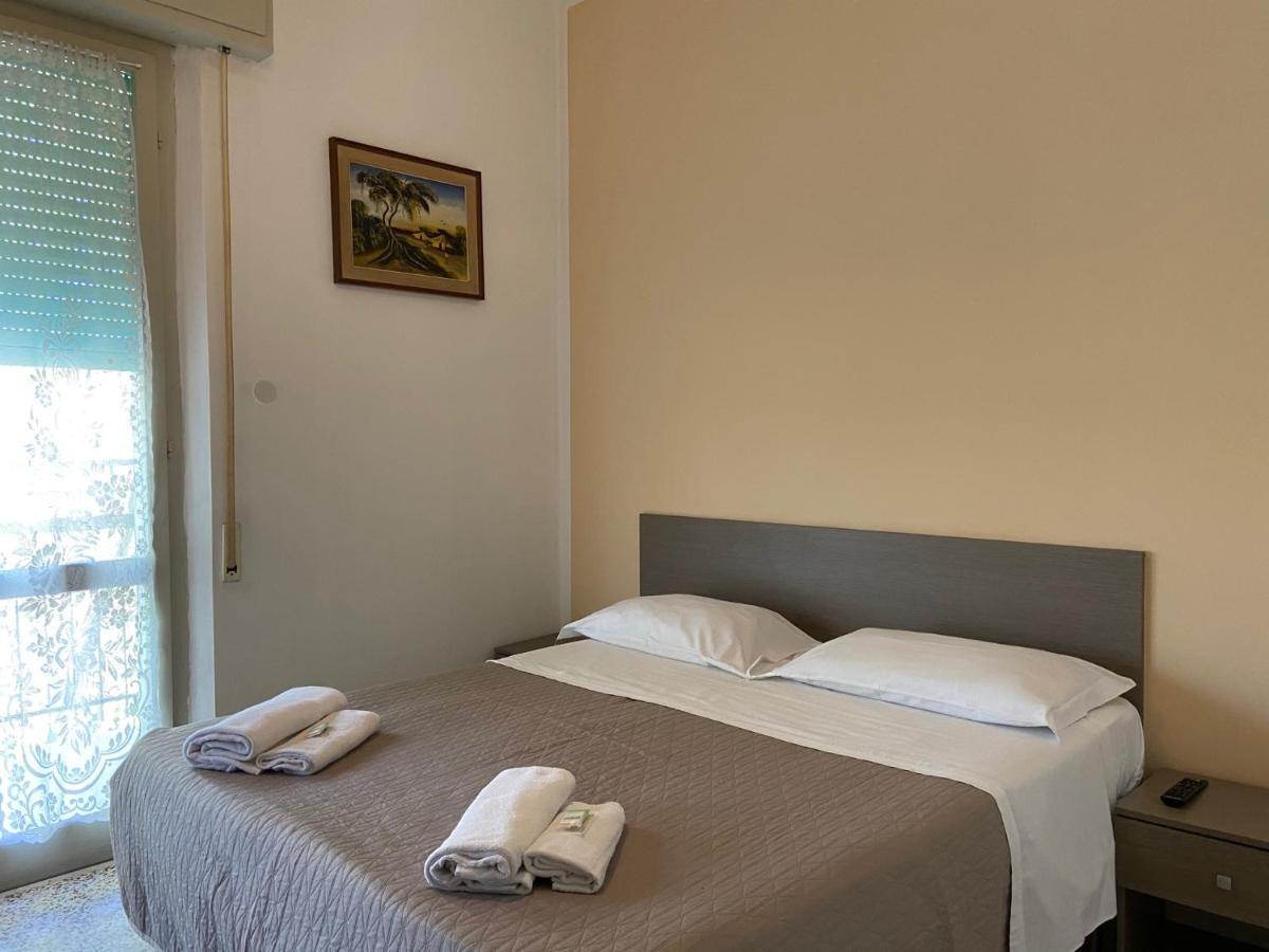 Hotel Britta Rimini Buitenkant foto