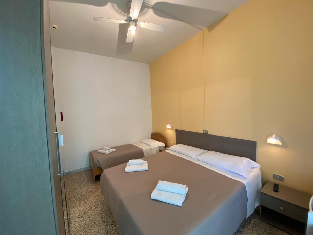 Hotel Britta Rimini Buitenkant foto