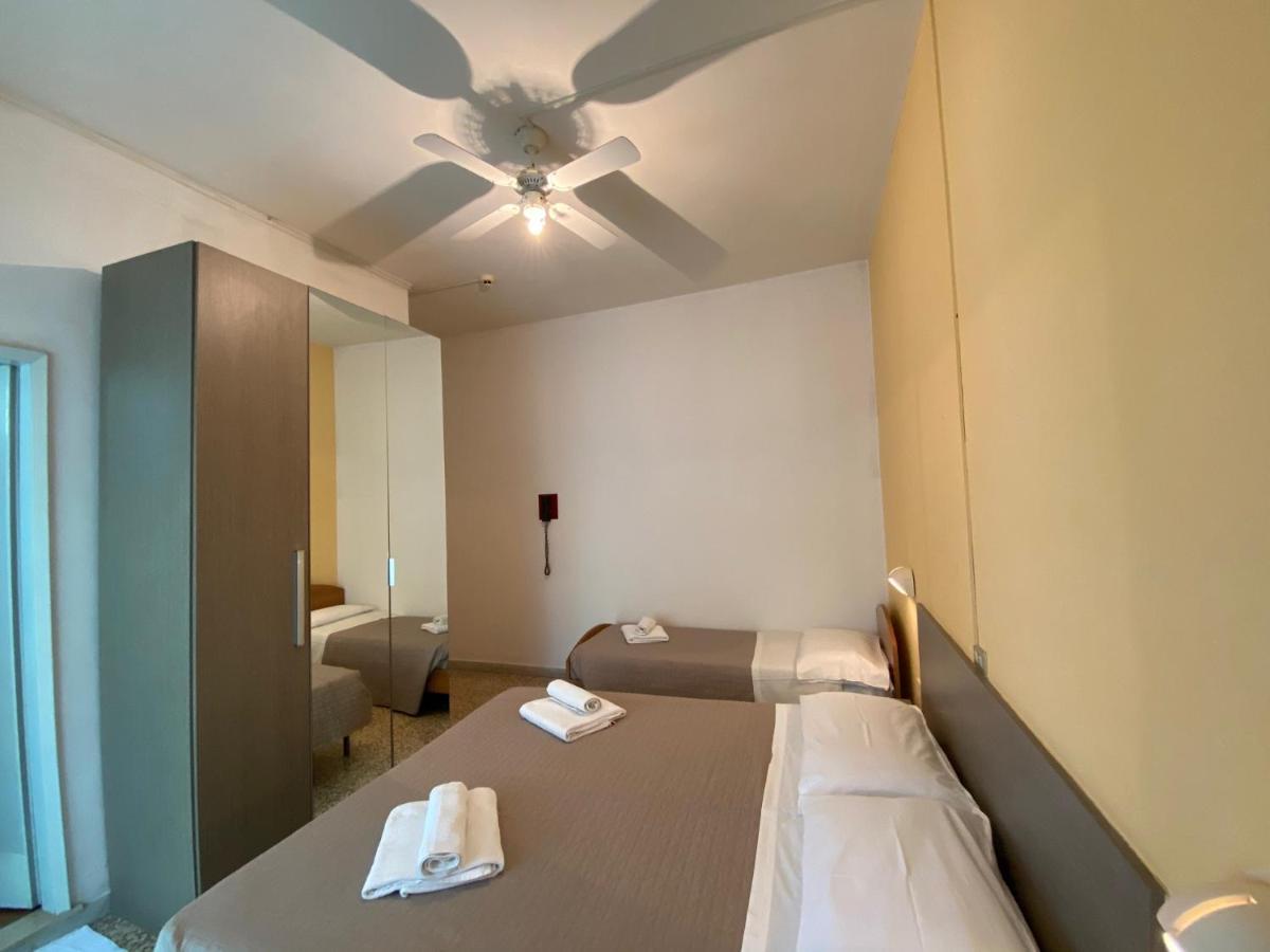 Hotel Britta Rimini Buitenkant foto