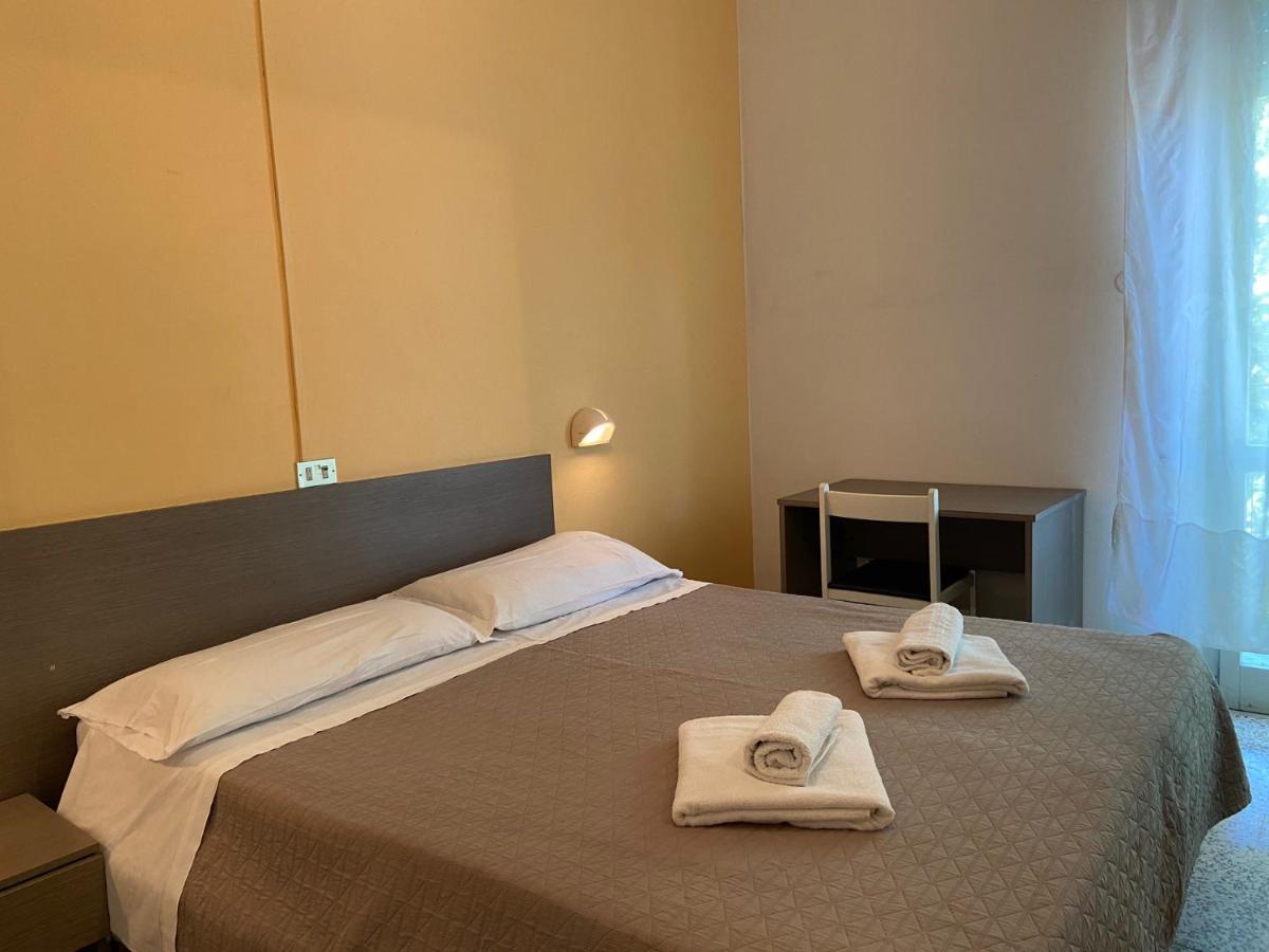 Hotel Britta Rimini Buitenkant foto