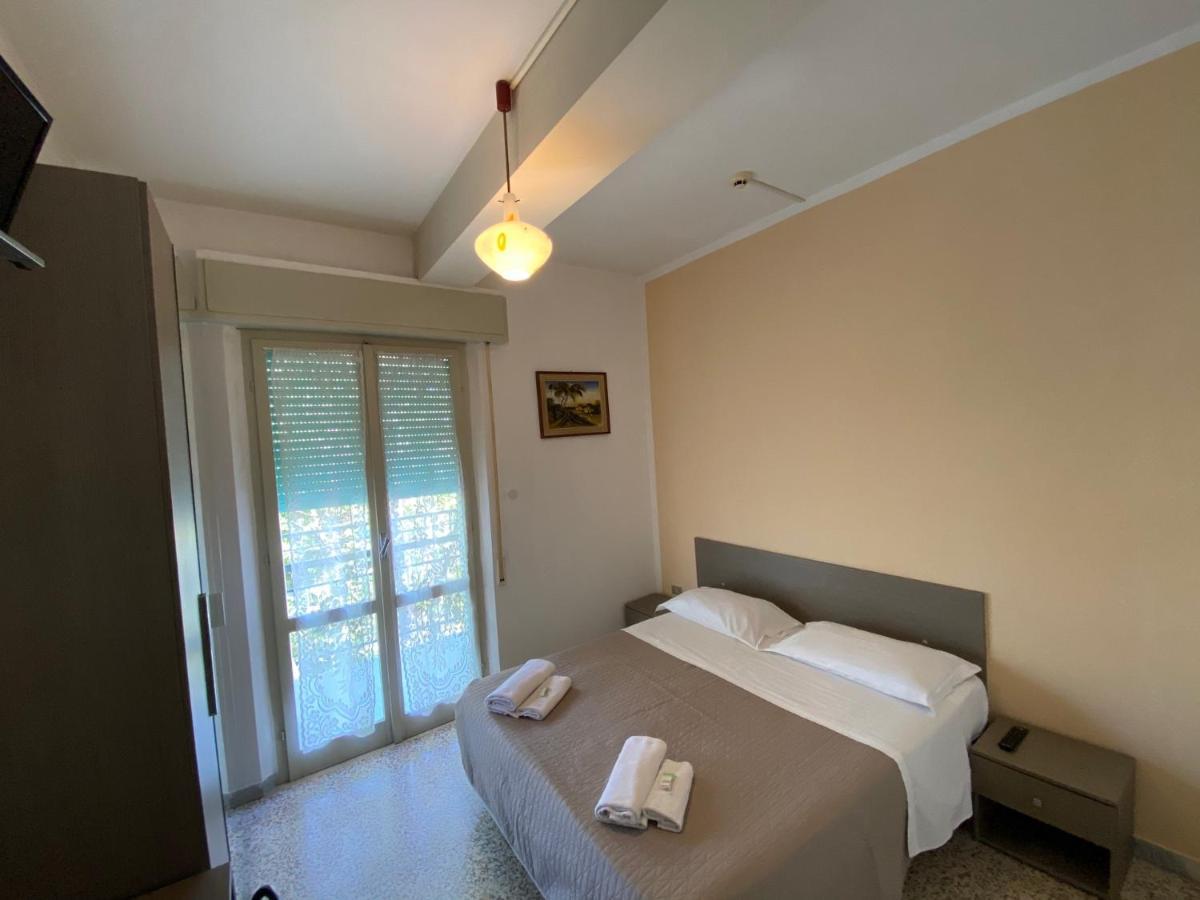 Hotel Britta Rimini Buitenkant foto