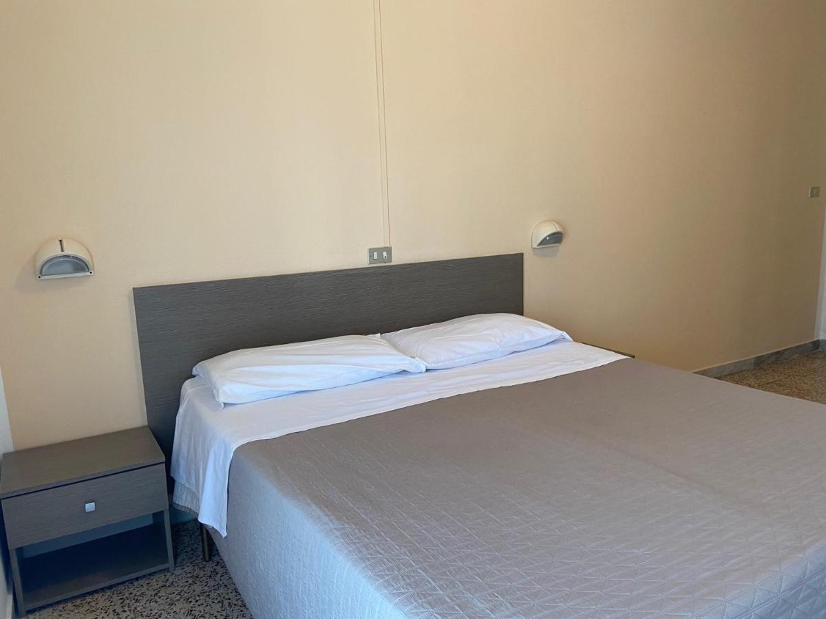 Hotel Britta Rimini Buitenkant foto