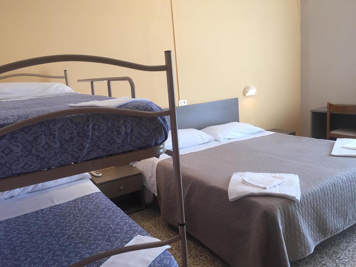 Hotel Britta Rimini Buitenkant foto