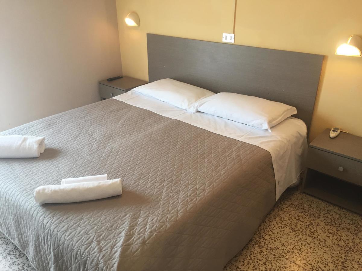 Hotel Britta Rimini Buitenkant foto