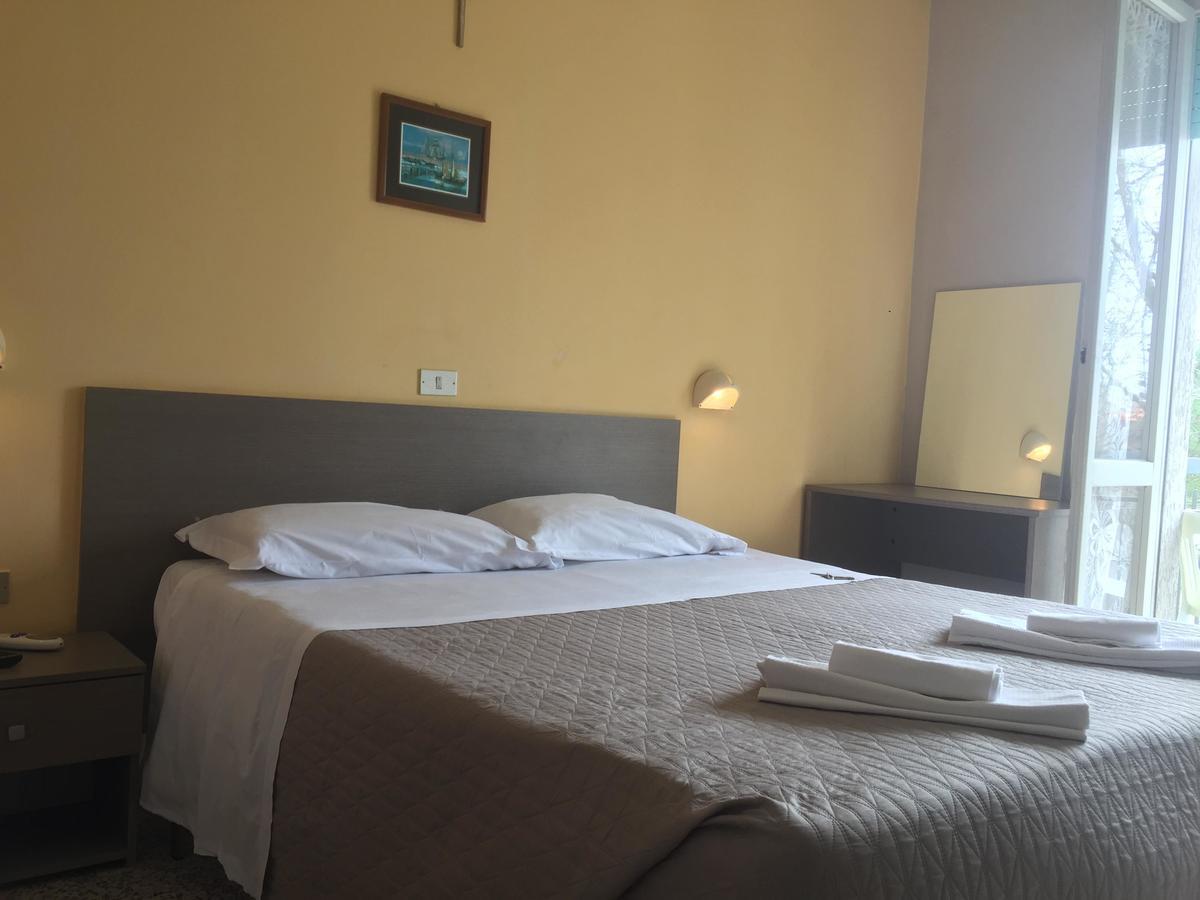 Hotel Britta Rimini Buitenkant foto