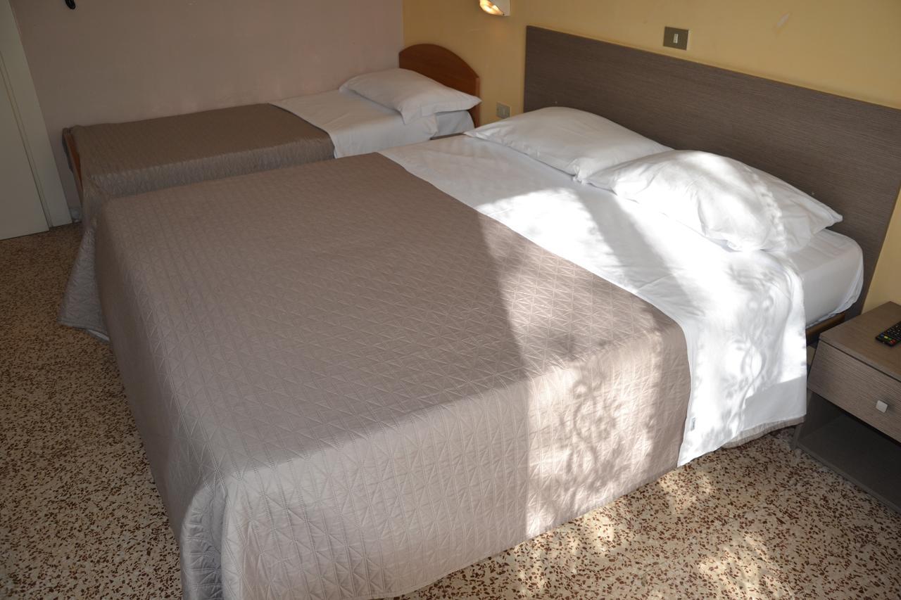 Hotel Britta Rimini Buitenkant foto