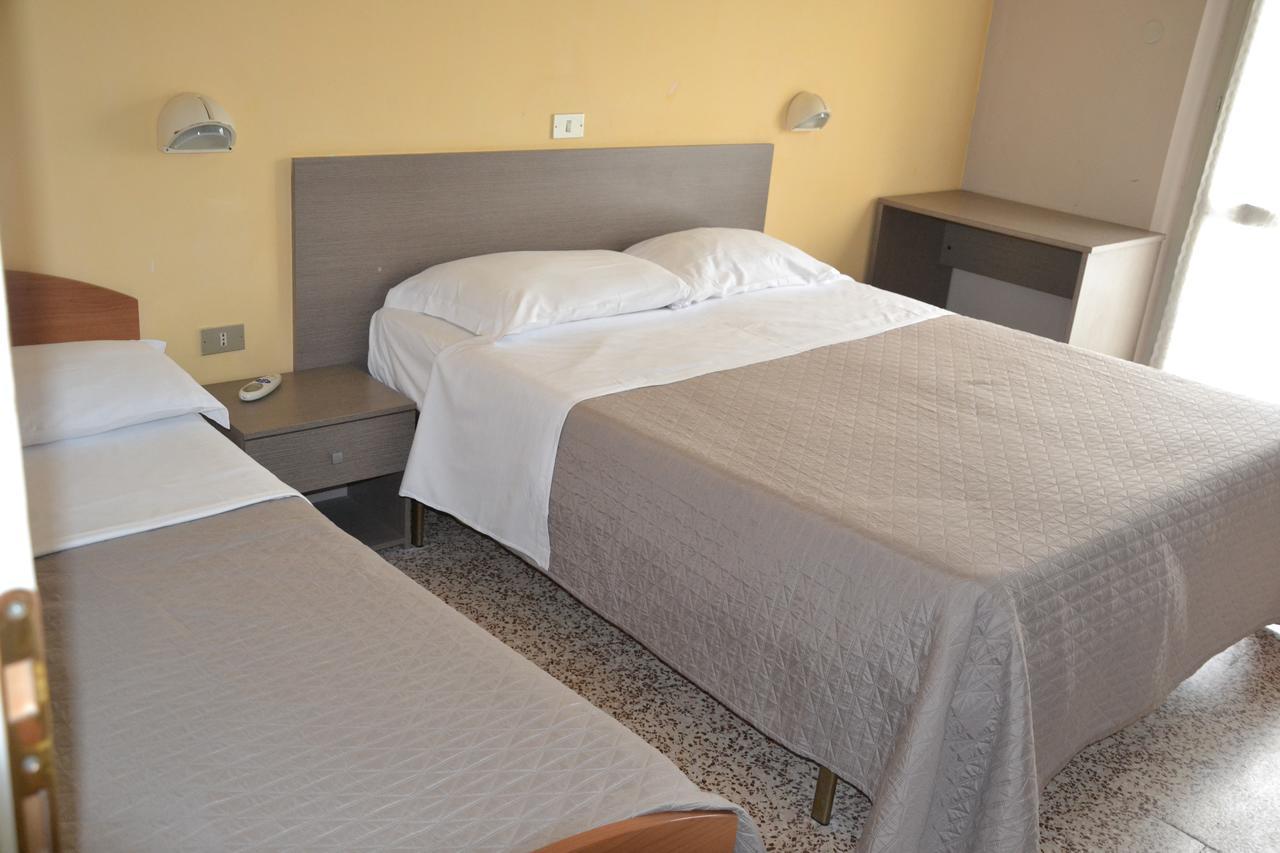 Hotel Britta Rimini Buitenkant foto