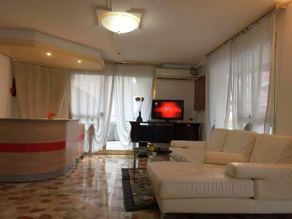Hotel Britta Rimini Buitenkant foto